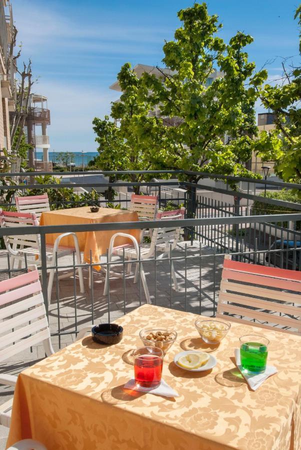 Hotel Holiday Sunshine Summer Misano Adriatico Exterior foto