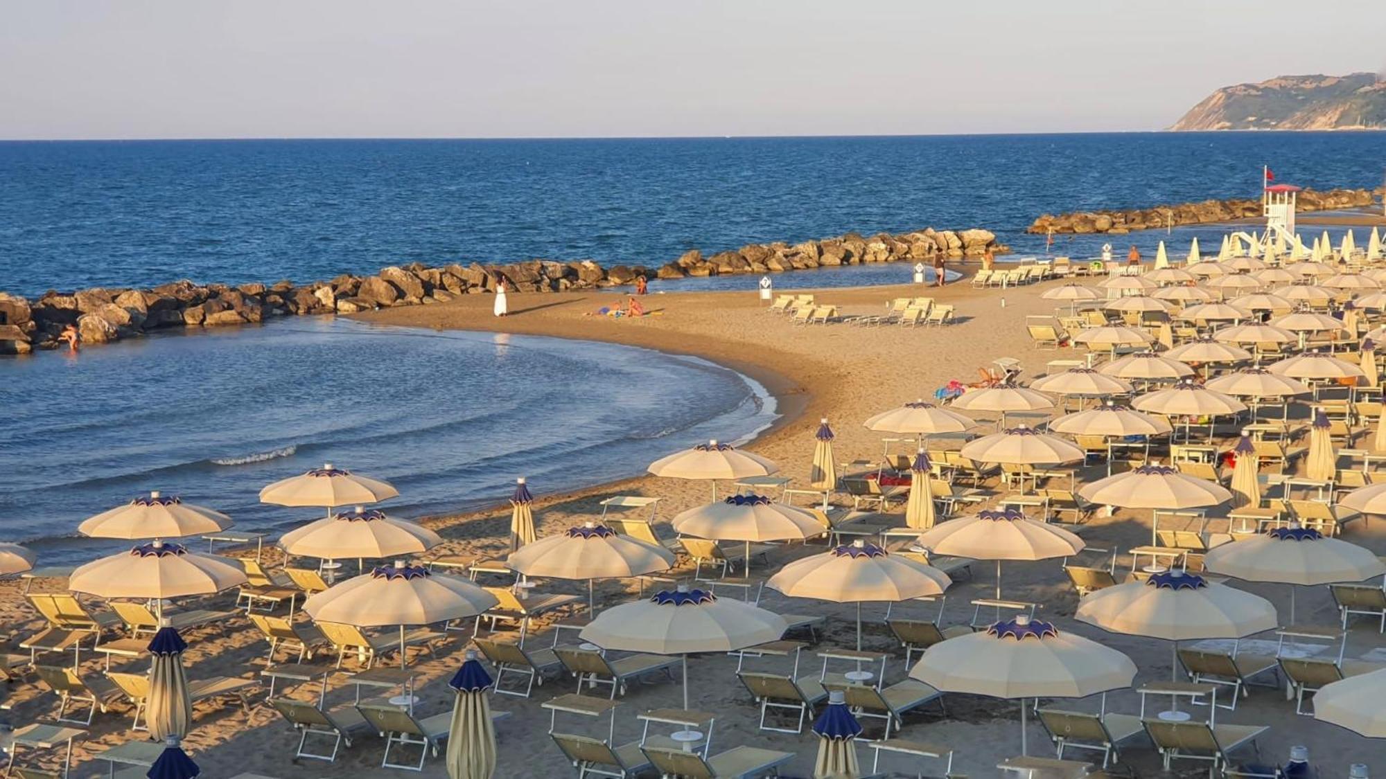 Hotel Holiday Sunshine Summer Misano Adriatico Exterior foto