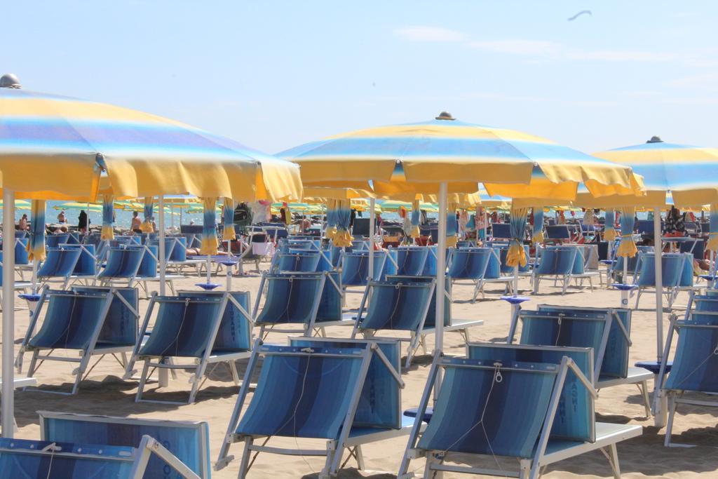 Hotel Holiday Sunshine Summer Misano Adriatico Exterior foto