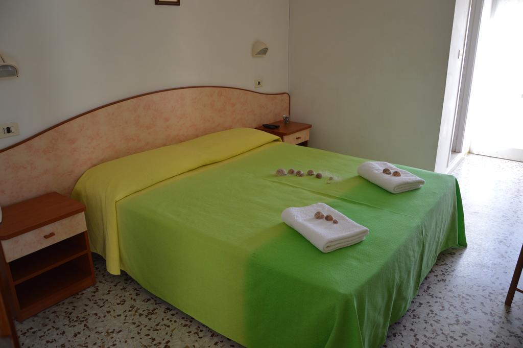 Hotel Holiday Sunshine Summer Misano Adriatico Quarto foto